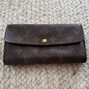 Louie Vittion long monogram